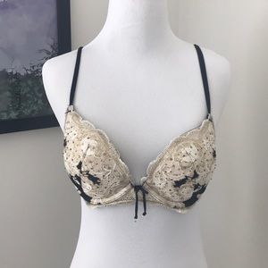 Victoria’s Secret very sexy push up bra
